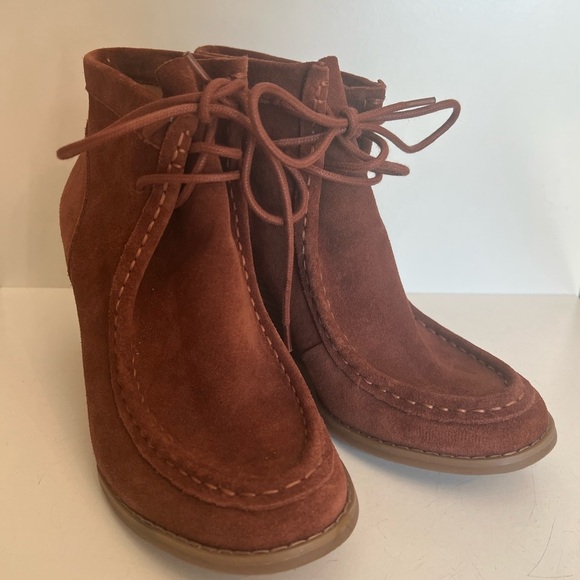 Lucky Brand Ysabel Rust Suede Wedge Boots in size 8 - Picture 2 of 9